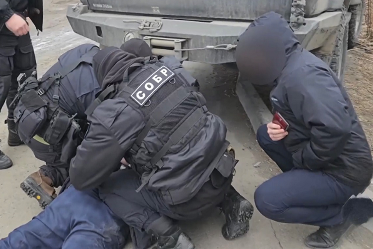 При силовой поддержке СОБР на Камчатке  задержан подозреваемый в краже имущества (видео)