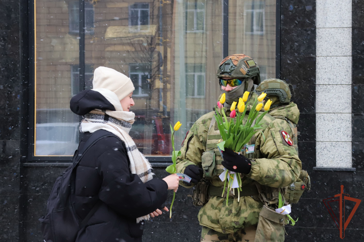 В Сибирском округе Росгвардии поздравили женщин с 8 марта