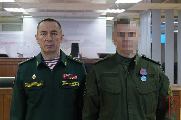 Военнослужащие и сотрудники Уральского округа Росгвардии удостоены государственных наград