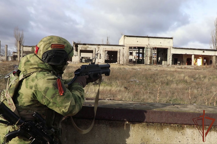 Огнеметчики Росгвардии выполнили учебные задачи на полигоне в ЛНР
