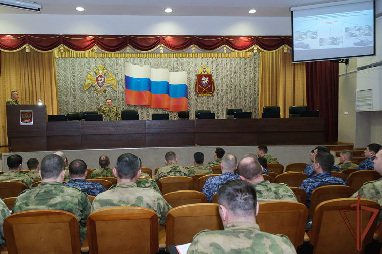 В Уральском округе Росгвардии прошел учебно-методический сбор специалистов автобронетанковой службы