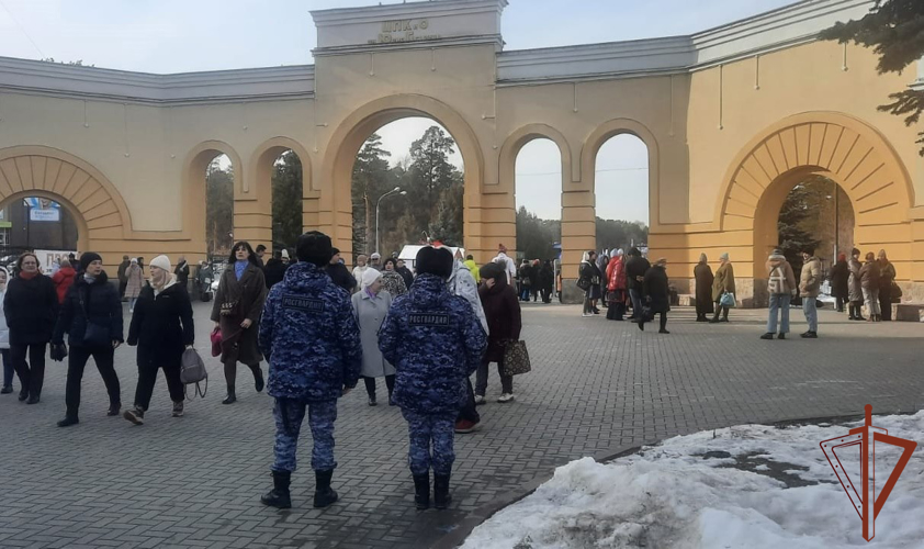 На Урале сотрудники Росгвардии обеспечили безопасность праздничных мероприятий ко Дню воссоединения Крыма с Россией