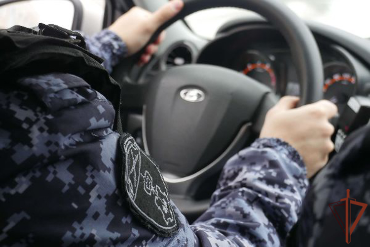 Росгвардейцы пришли на помощь пострадавшим в ДТП в Санкт-Петербурге
