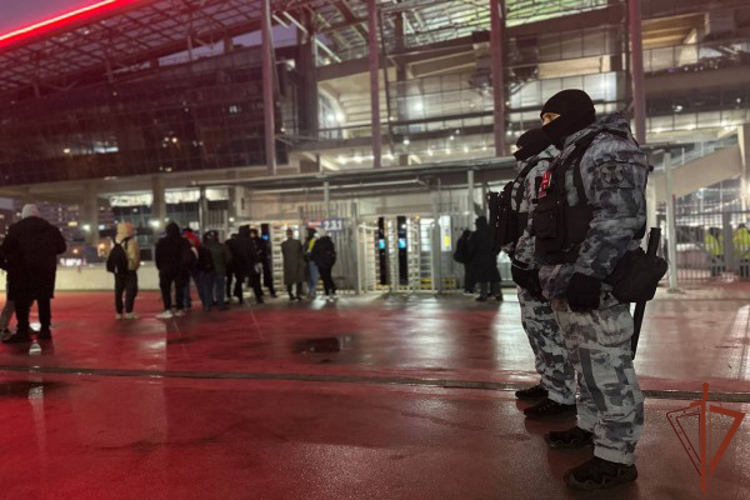 Военнослужащие и сотрудники Росгвардии обеспечили безопасность  матча РПЛ в Москве