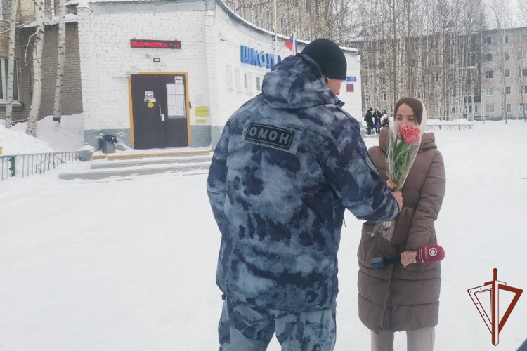 Всероссийскую ведомственную акцию «Весенний комплимент от Росгвардии» поддержали на Урале