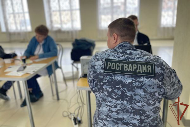 Сотрудники и военнослужащие Росгвардии сдали более 16,5 литров крови для медучреждений Красноярского края
