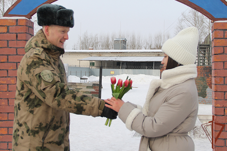 Всероссийскую ведомственную акцию «Весенний комплимент от Росгвардии» поддержали на Урале