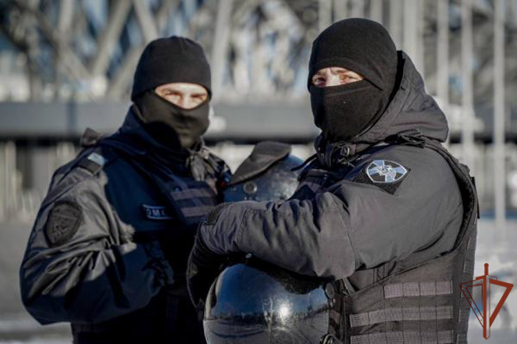 Военнослужащие и сотрудники Росгвардии обеспечили безопасность матча КХЛ в Санкт-Петербурге 