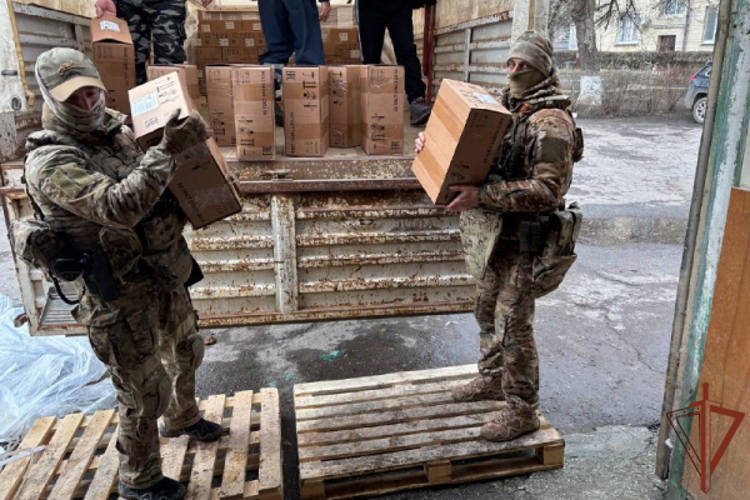 Росгвардия обеспечила безопасную доставку гуманитарного груза в Херсонскую область (видео)