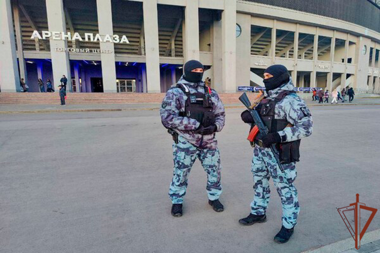 Военнослужащие и сотрудники Росгвардии обеспечили безопасность во время проведения футбольных матчей в Москве