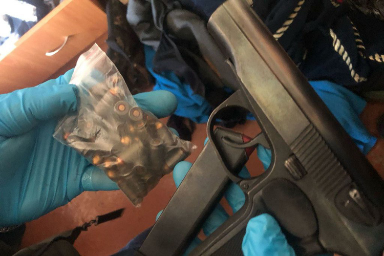 В Саратовской области при силовой поддержке ОМОН Росгвардии задержан подозреваемый в незаконном хранении оружия 
