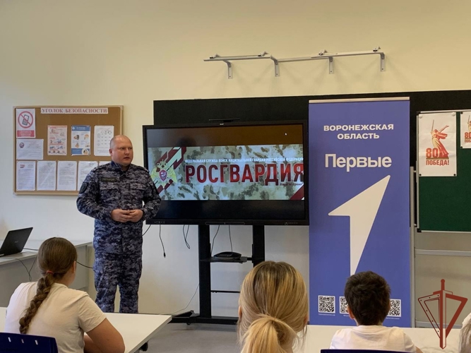 Профориентационные и патриотические мероприятия провели росгвардейцы в городах Центральной России
