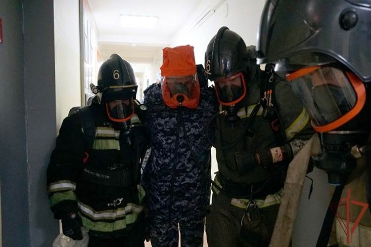 Совместную с МЧС России противопожарную тренировку провели росгвардейцы на Сахалине   