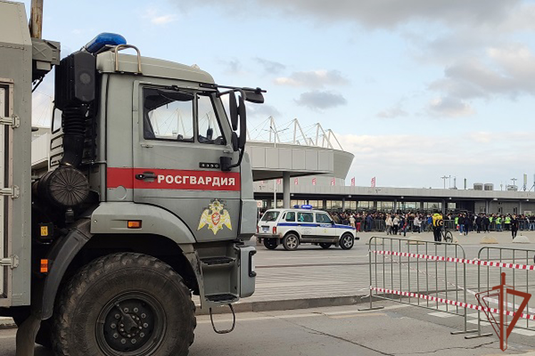 Охрану правопорядка во время футбольного матча РПЛ обеспечили росгвардейцы в Ростове-на-Дону