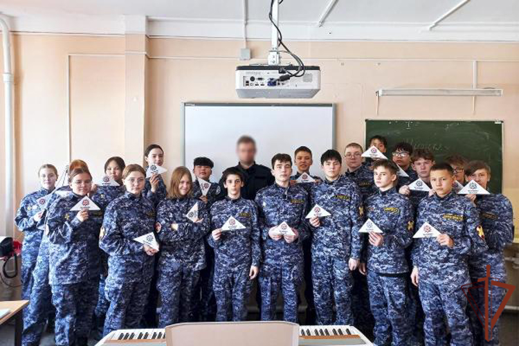 Посвященные Году защитника Отечества мероприятия для школьников провели росгвардейцы на Урале