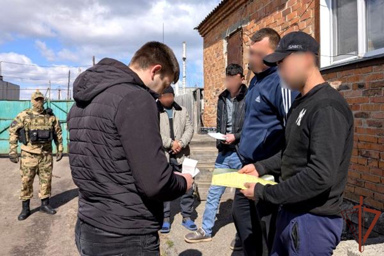 При содействии ОМОН Росгвардии в Зауралье пресечены нарушения миграционного законодательства