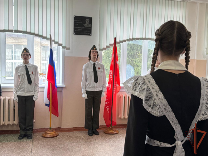Росгвардейцы вместе с подшефными школьниками из регионов Сибири поучаствовали в патриотических акциях ко Дню Победы
