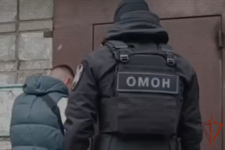 При содействии спецназа Росгвардии в Барнауле пресечена преступная деятельность группы аферистов