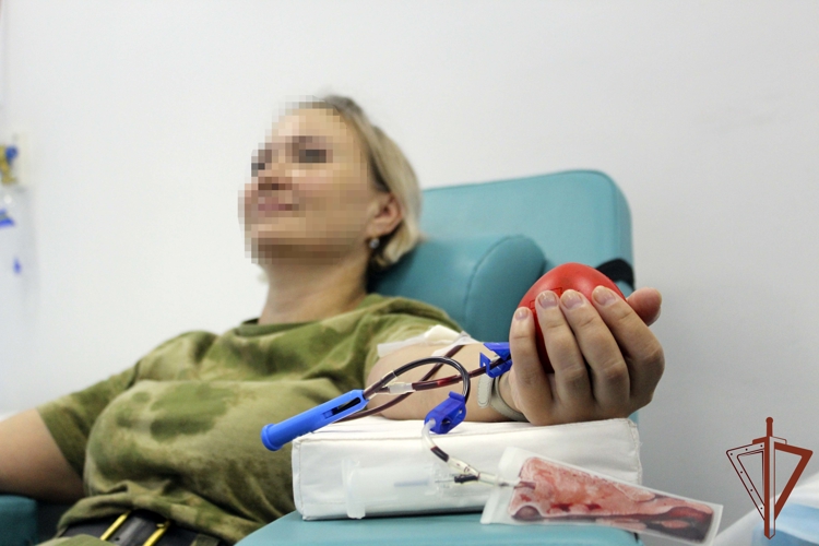 Росгвардейцы сдали донорскую кровь для медицинских учреждений Херсонской области