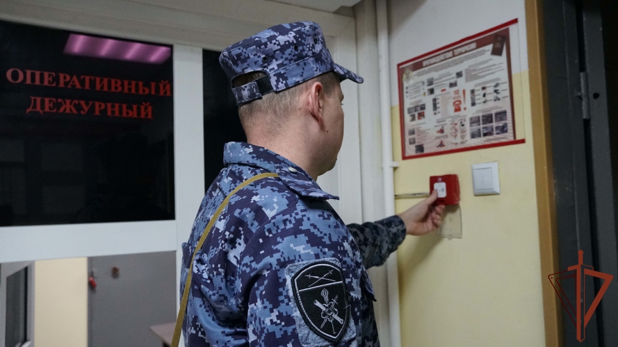Совместную с МЧС России противопожарную тренировку провели росгвардейцы на Сахалине