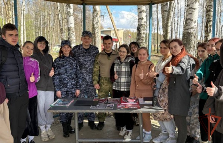 Профориентационные и патриотические мероприятия провели росгвардейцы в городах Центральной России