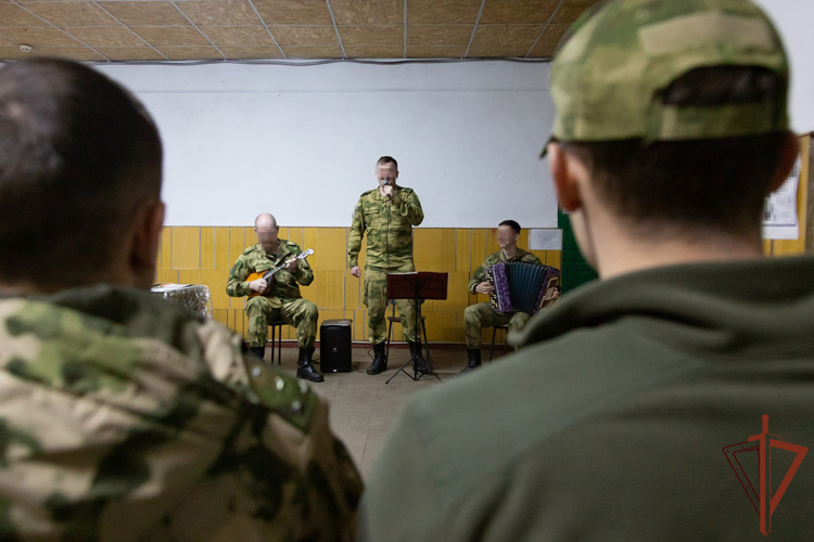 Выездная концертная бригада Росгвардии выступила в зоне СВО (видео)