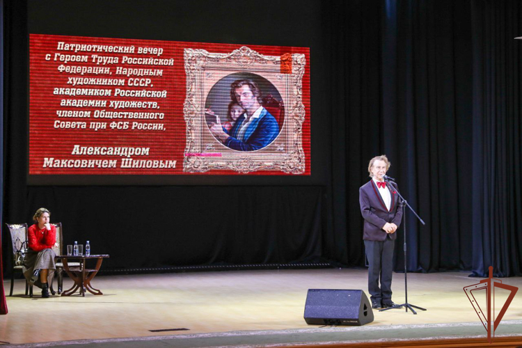 В Росгвардии состоялась презентация портрета участника СВО Льва Макеева, созданного художником Александром Шиловым (видео)