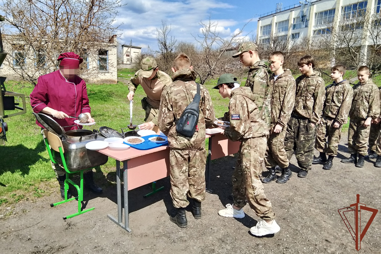 В ЛНР росгвардейцы приняли участие в организации и проведении «Зарницы 2.0» (видео)