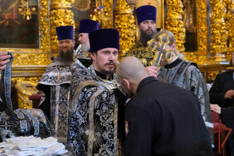 Встречи росгвардейцев с духовным наставником состоялись в регионах центральной России