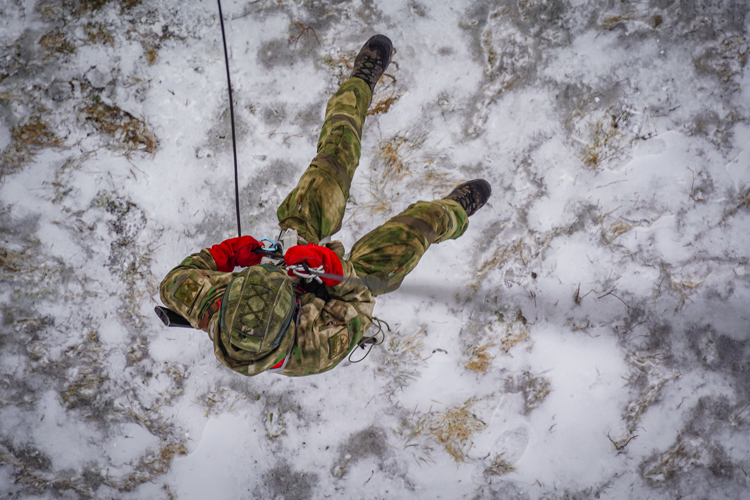 С неба – в бой. Фотоальбом