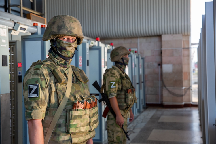 Первый заместитель директора Росгвардии генерал-полковник Юрий Яшин поздравил военнослужащих соединений и воинских частей по охране ВГО и специальных грузов с профессиональным праздником (видео)