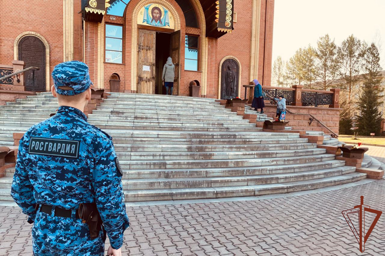 Сотрудники Росгвардии обеспечили безопасность проведения массовых мероприятий в Сибири
