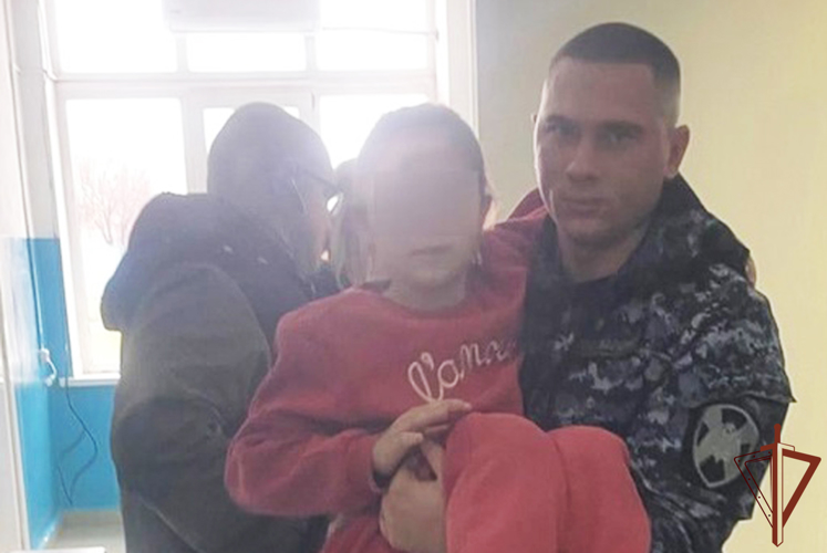Росгвардеец в Ростовской области пришел на помощь ребенку с подозрением на перелом ноги 