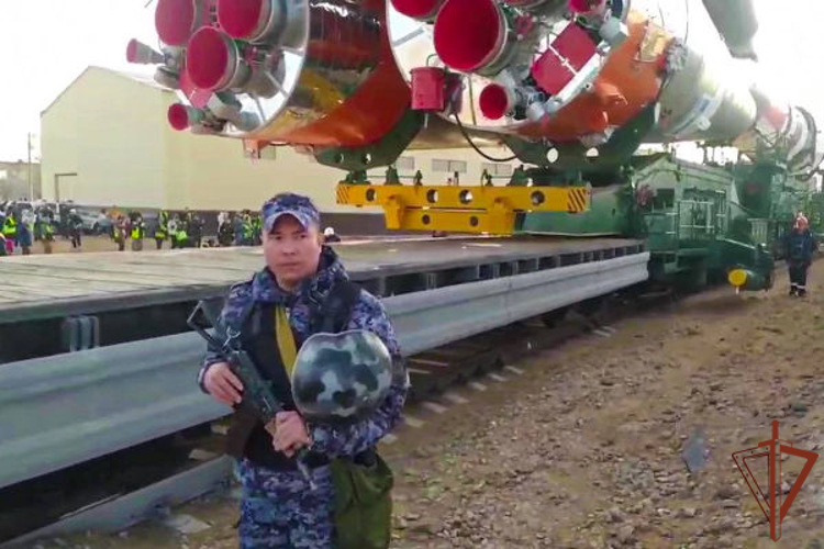 Росгвардейцы обеспечили безопасность транспортировки ракеты-носителя «Союз-2.1а» на космодроме «Байконур»