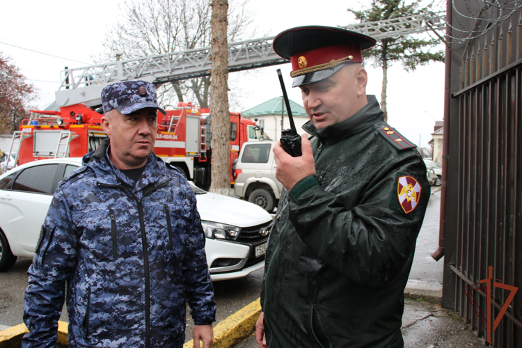 Пожарно-тактическое занятие с участием Росгвардии и МЧС прошло в Кабардино-Балкарии