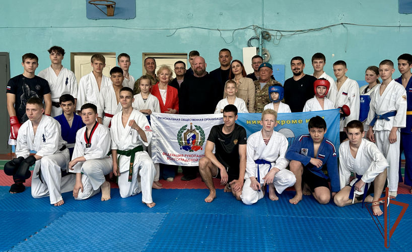Легенда MMA Джефф Монсон дал мастер-класс кадетам Росгвардии в Волгоградской области