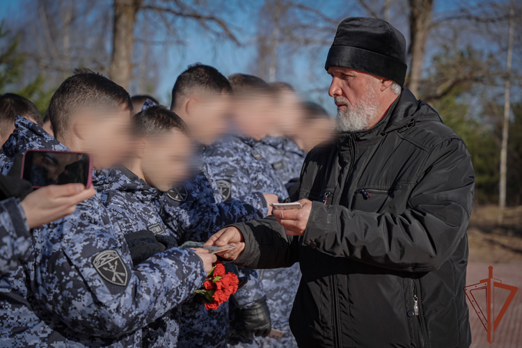 Великопостное молитвенное стояние за воинов Росгвардии состоялось в Ленинградской области на мемориале «Рубежный камень»