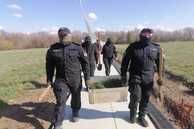  В Саратове росгвардейцы приняли участие в мероприятии ко Дню космонавтики