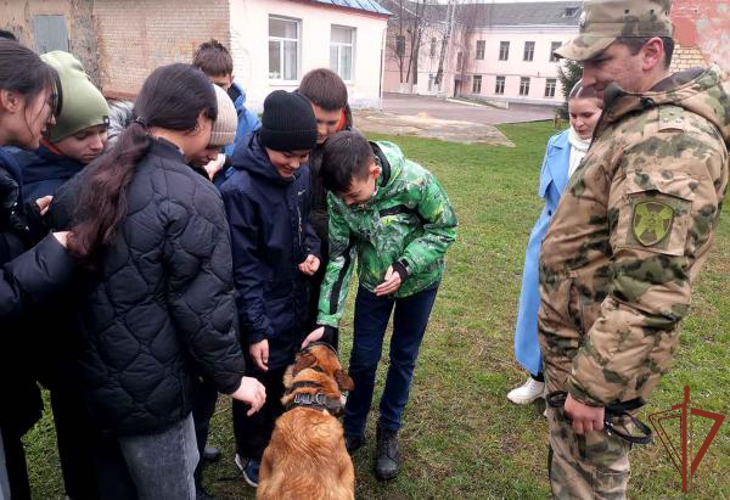 Военно-патриотические мероприятия при участии росгвардейцев  проходят в регионах Центрального федерального округа