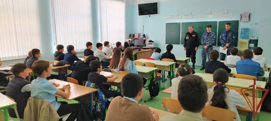 В Северо-Кавказском округе росгвардейцы проводят патриотические мероприятия для подрастающего поколения