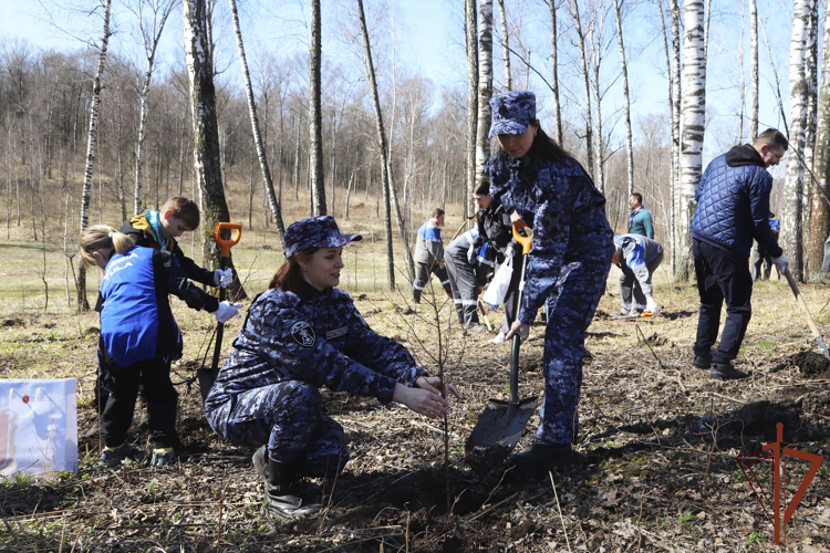 Профориентационные и патриотические мероприятия провели росгвардейцы в городах Центральной России