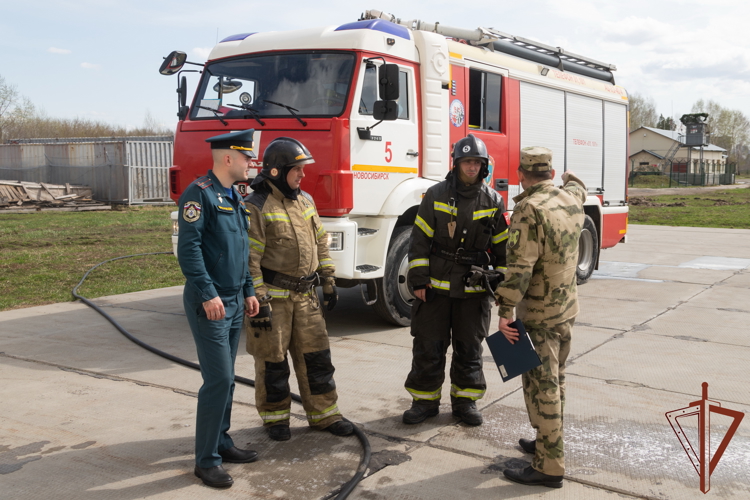 Пожарно-тактические тренировки Росгвардии и МЧС прошли в городах Сибири