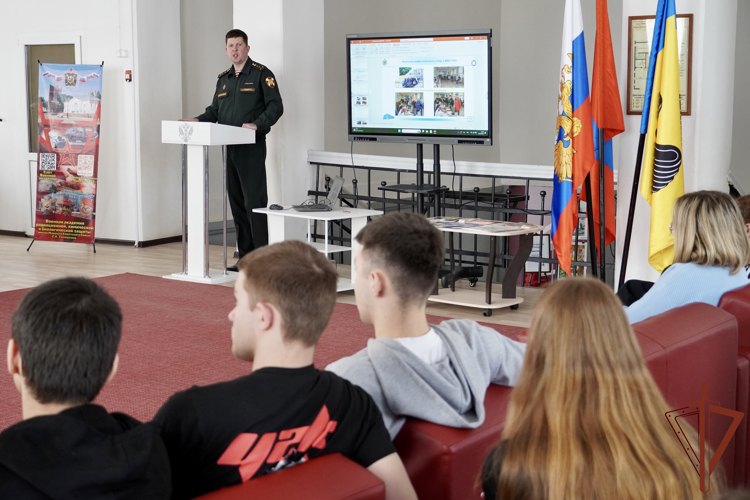 В регионах Центральной России росгвардейцы проводят для молодежи Дни призывника 