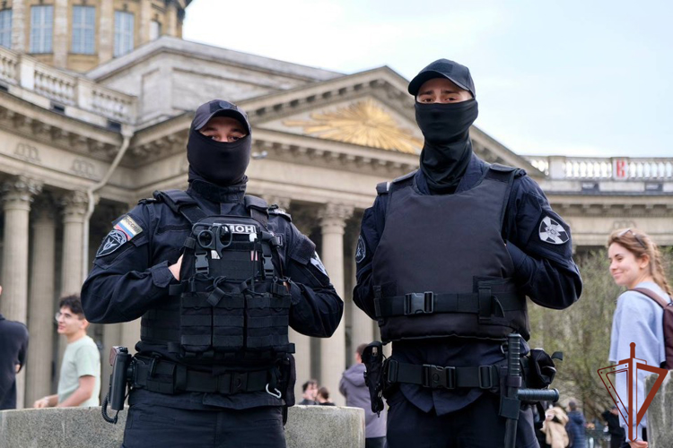 В Санкт-Петербурге росгвардейцы обеспечили безопасность проведения пасхальных богослужений 