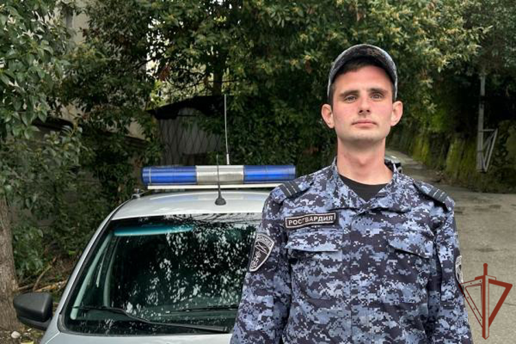 В Сочи росгвардеец оказал первую помощь мужчине с приступом эпилепсии 