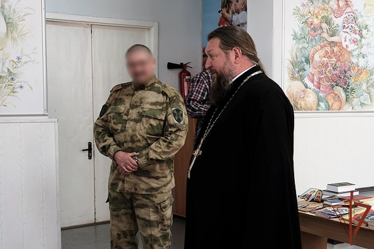 Росгвардейцы в Запорожской области накануне православного праздника посетили социальное учреждение