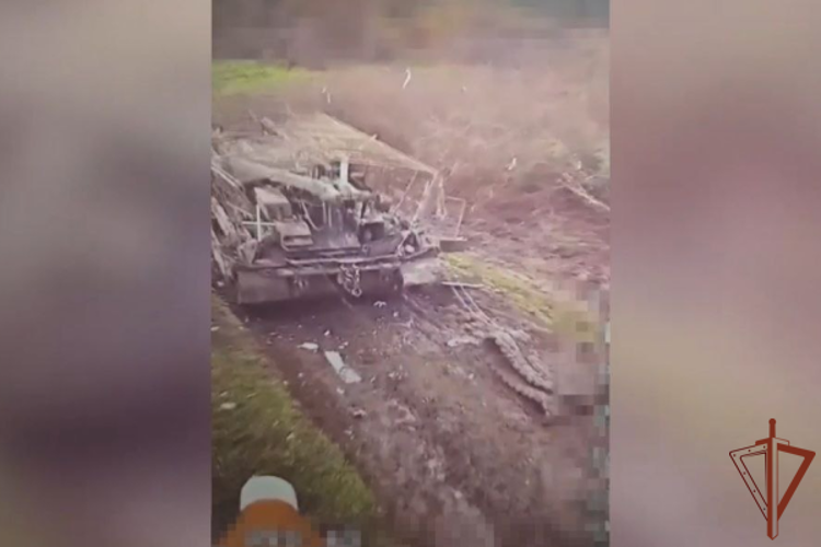 С помощью дрона-камикадзе росгвардейцы уничтожили технику противника в Харьковской области (видео)