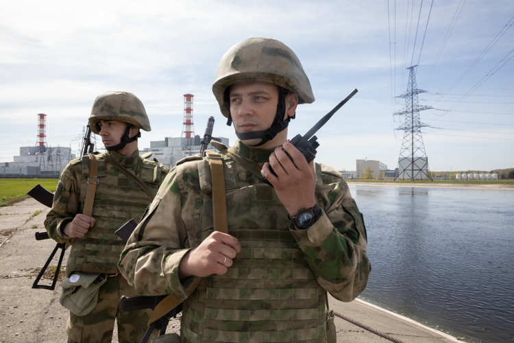 Первый заместитель директора Росгвардии генерал-полковник Юрий Яшин поздравил военнослужащих соединений и воинских частей по охране ВГО и специальных грузов с профессиональным праздником (видео)