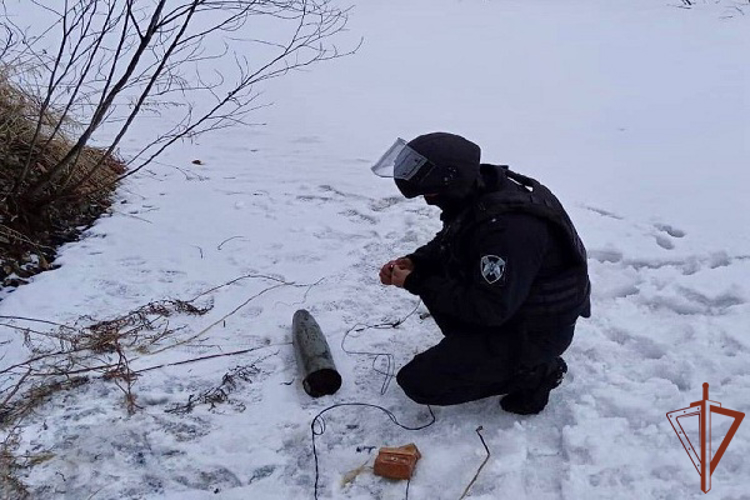 Взрывотехники ОМОН Росгвардии обезвредили артиллерийский снаряд в Еврейской автономной области