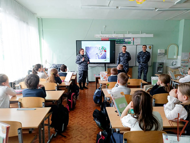 Патриотические мероприятия продолжают проводить росгвардейцы в городах Центрального федерального округа